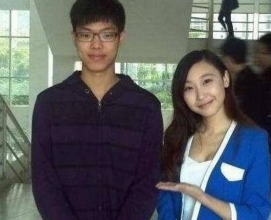 90后美女老師張驍甜美私人照片瘋傳