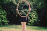 英国少女借镜子拍"无身照"