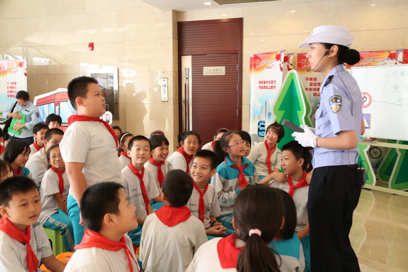 2013.9五年級學生參加交管局答題體驗活動