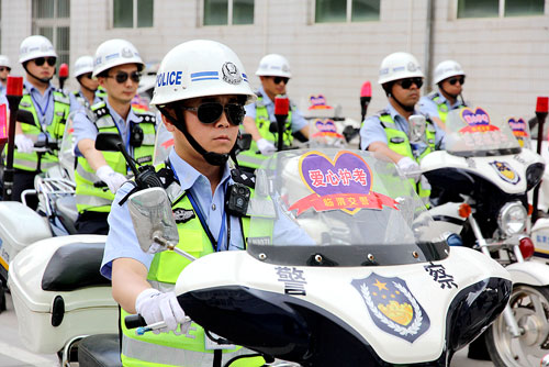 图为6月4日，陕西省渭南市公安局交警支队临渭大队摩托车爱心护考小分队整装待发。