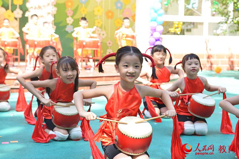 六一國際兒童節來臨之際，北京市第五幼兒園以“啟迪夢想、炫彩童年”為主題，舉行親子科技嘉年華活動。熊旭 攝