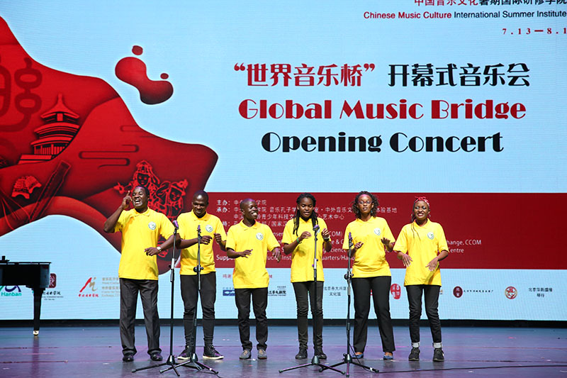 肯尼亞內羅畢大學學員代表用中文演唱肯尼亞民歌《你好，朋友》