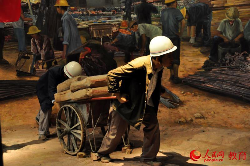 上世紀八十年代以來，大量農民工為深圳建設做出了貢獻（攝像：北京外國語大學李紫楊）