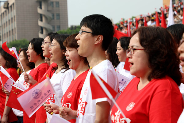 北京印刷学院：“同升国旗 同唱国歌”主题活动