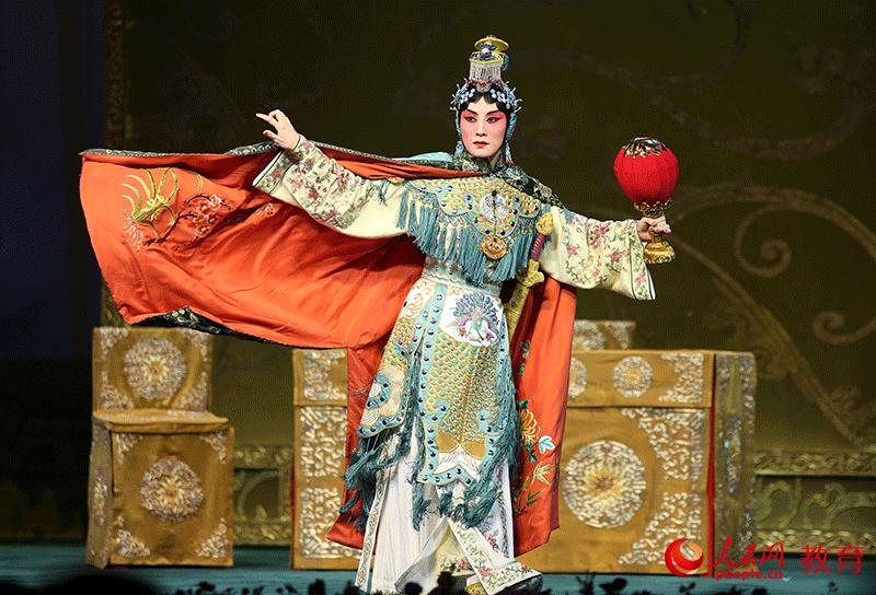 张火丁全新演绎的《霸王别姬》 中国戏曲学院供图