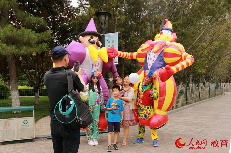 中國兒童中心園內開展“喜迎六一 祝福祖國 爭做新時代好兒童”主題游園活動。盧靜/攝