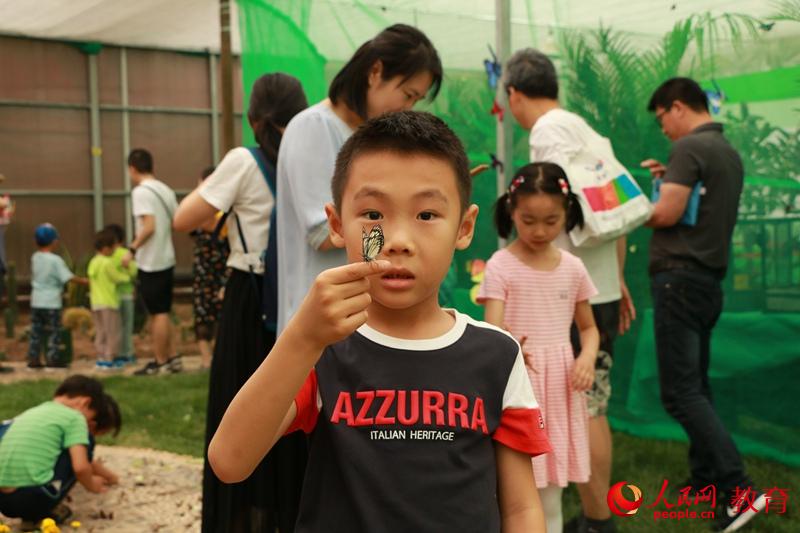 中国儿童中心园内开展“喜迎六一 祝福祖国 争做新时代好儿童”主题游园活动。卢静/摄