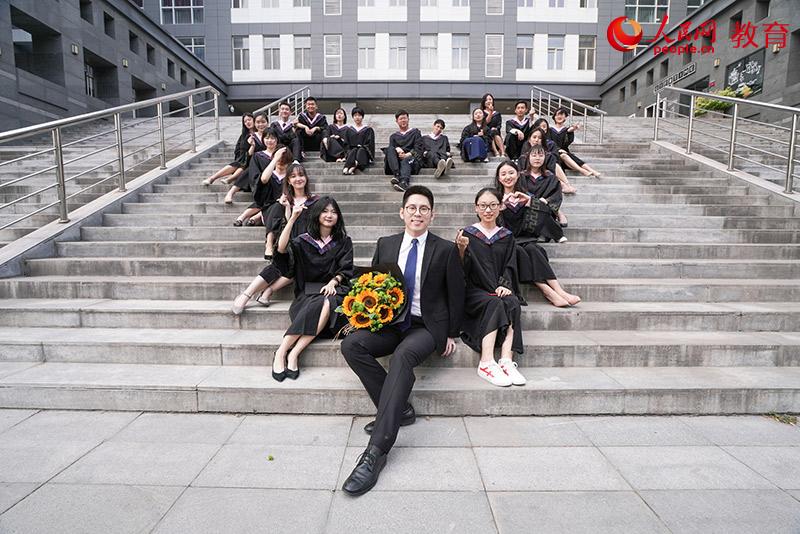 北京第二外国语学院毕业照 学校供图