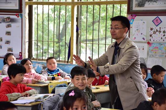东安县凡龙圩学校：建设一所让社会尊重的最美乡村学校
