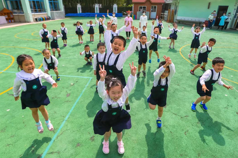 松江区文翔幼儿园小朋友们脸上洋溢着欢快的笑容。（来源：上海教育微信公众号）