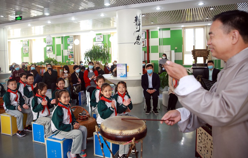 ����Сѧ��̨���껨�Ƿ�У���˵�ʽ�γ̸���ѧ���ɳ�������ܡ�3��