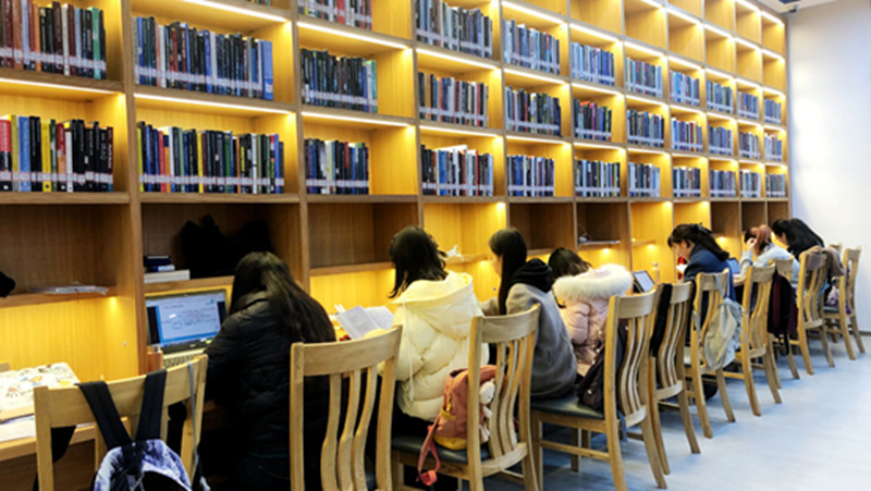 上海外國語大學：新學期的第一個“Flag”——圖書館早自習任務達成！（學校供圖）