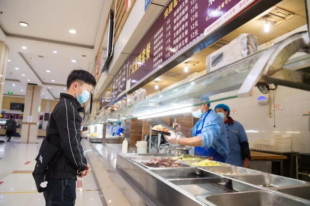 華中師范大學：返校開學期間，食堂將適當延長供餐時間，方便學生就餐。（學校供圖）