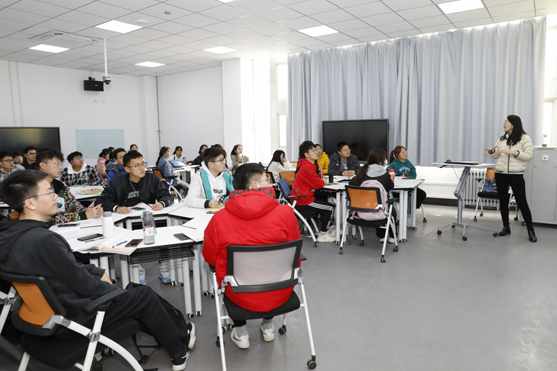 西安工業大學：學子們開始了新一輪的學習。  毛逸彬 攝
