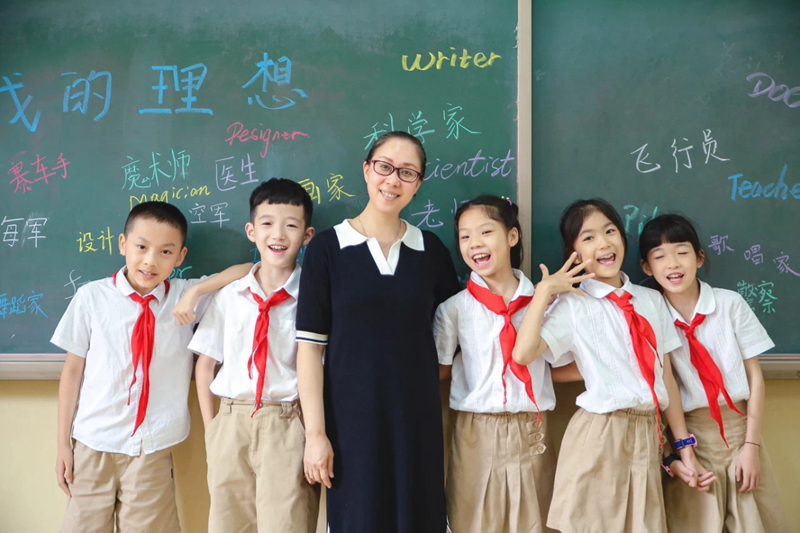 武漢長春街小學：飛行員、科學家、歌唱家……六年級的孩子們寫下“我“的理想。（學校供圖）