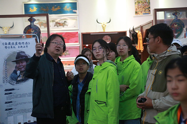 2023年“我们共同追逐梦想”――京藏青少年拉萨采风交流活动。