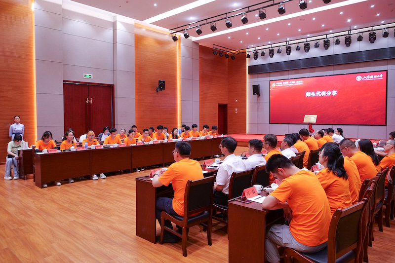 上海財經大學調研師生江西上饒分隊舉行座談會。校方供圖