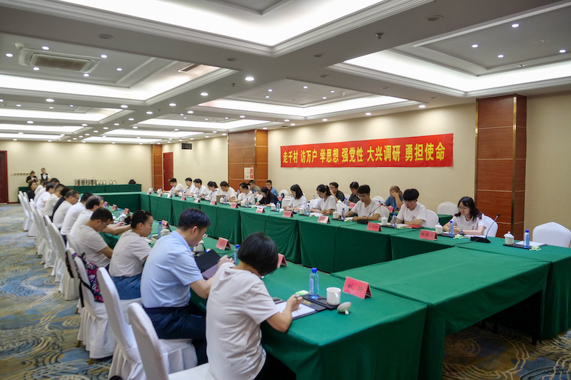 上海財經大學調研師生河北保定分隊舉行座談會。校方供圖