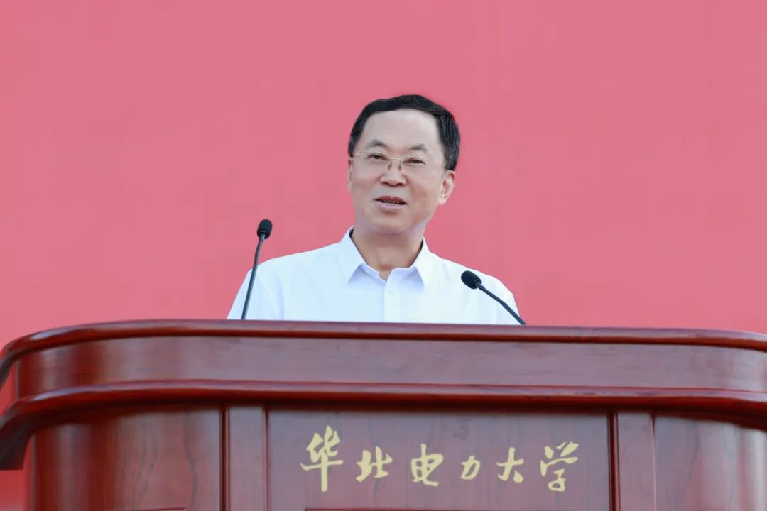 楊勇平校長在華北電力大學2023級本科生開學典禮上講話。校方供圖