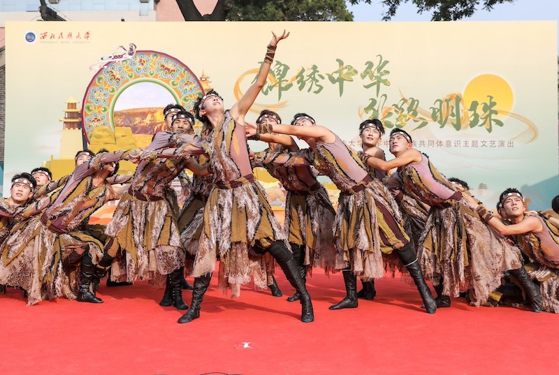 西北民族大學“錦繡中華·絲路明珠”文藝演出在京舉行。校方供圖
