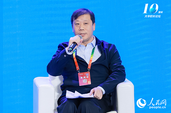 北京建筑大学党委常委、副校长杨建伟出席圆桌论坛并发言。