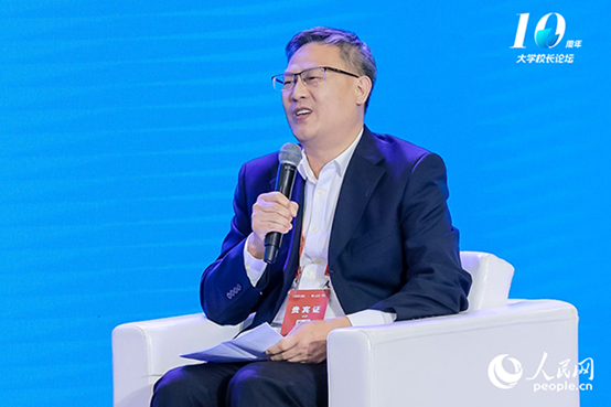 广西师范大学党委常委、副校长宋树祥出席圆桌论坛并发言。