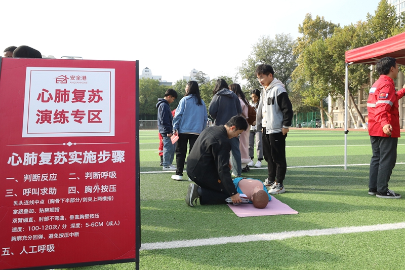 北京工商大學開展安全教育宣傳實踐月活動現場。校方供圖