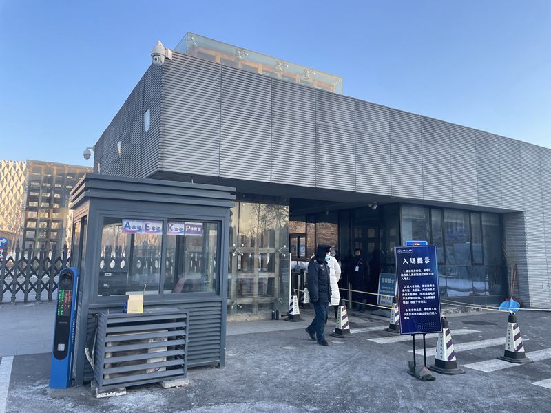 12月23日清晨，北京建筑大學大興校區考點井然有序。人民網記者 李依環 攝