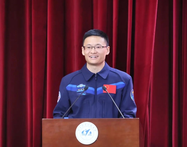 航天員桂海潮老師回校師生交流會現場。北京航空航天大學供圖