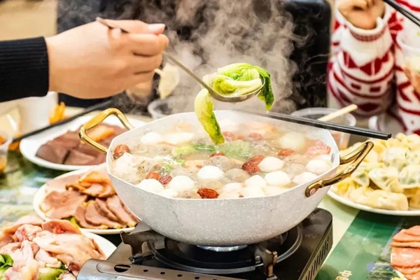 华南理工大学推出火锅年夜饭。校方供图