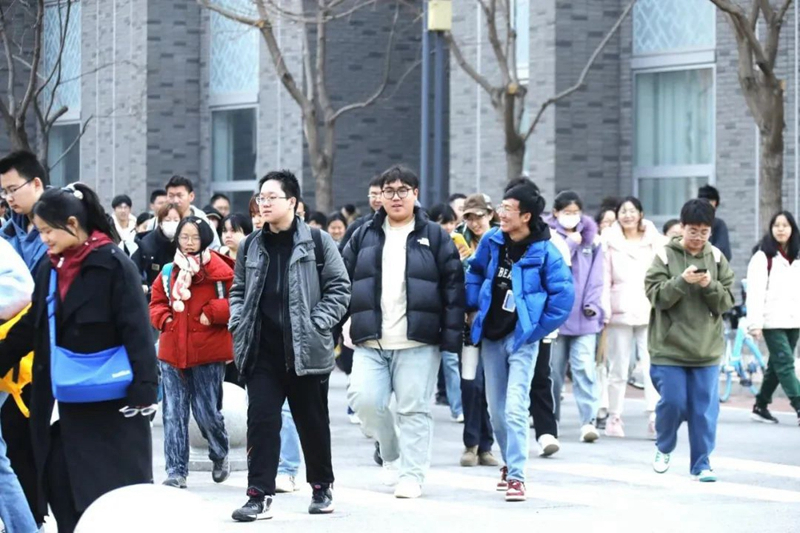 北京中醫藥大學開學第一天。北京中醫藥大學供圖