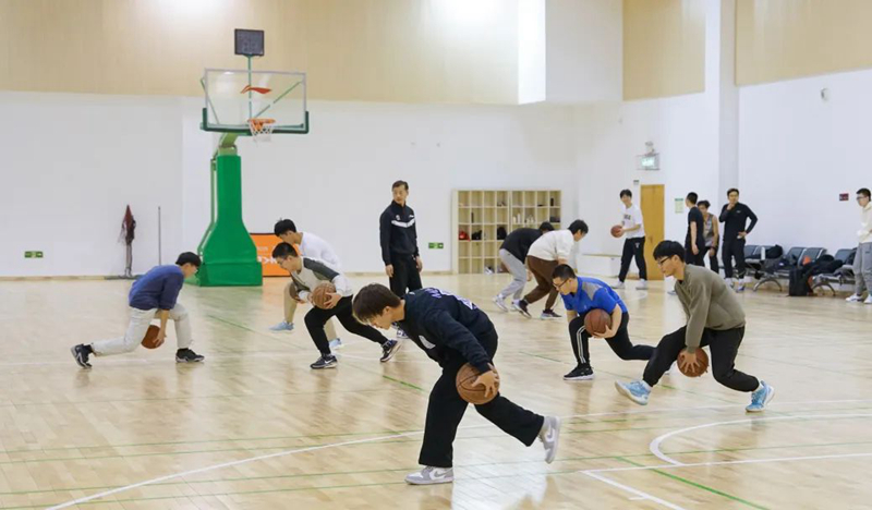 開學第一天，中國人民大學的學生們正在上體育課。中國人民大學供圖