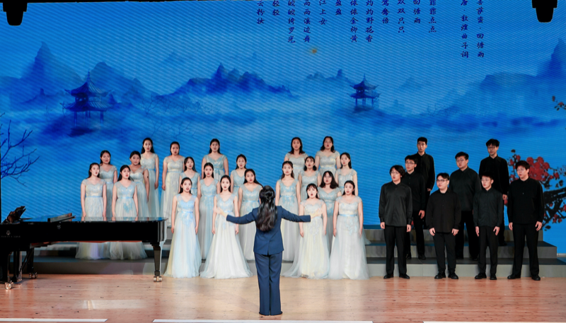 “華韻春弄——中國當代音樂作品多媒體音樂會”在華東師范大學舉行。校方供圖