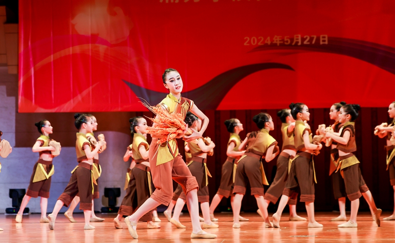北京市第十八中学蒲芳学校举办首届“艺润德馨，育蒲成芳”校园艺术节。校方供图