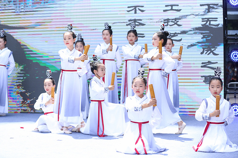 北京理工大學2024年夏季國際文化節現場。校方供圖