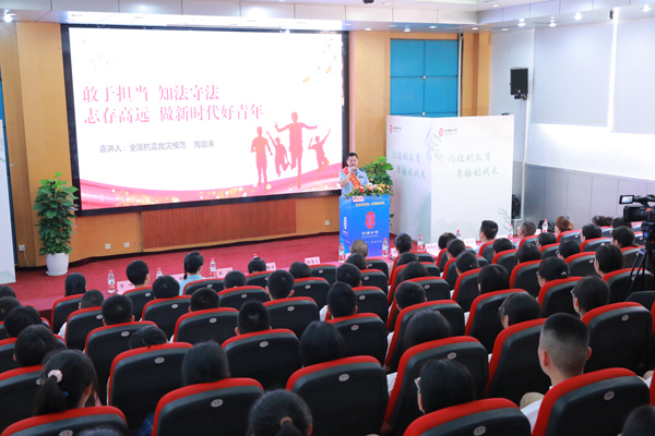 “劳模工匠进校园”行动全国示范活动在重庆市求精中学校举行。重庆市总工会供图