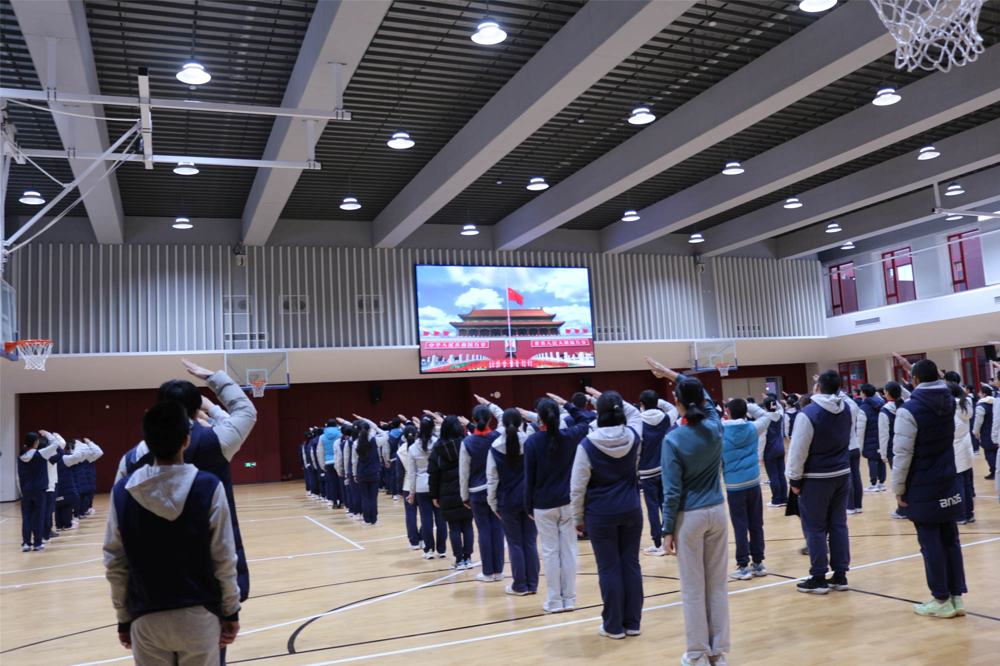 北京十一学校丰台中学举行升旗仪式。校方供图