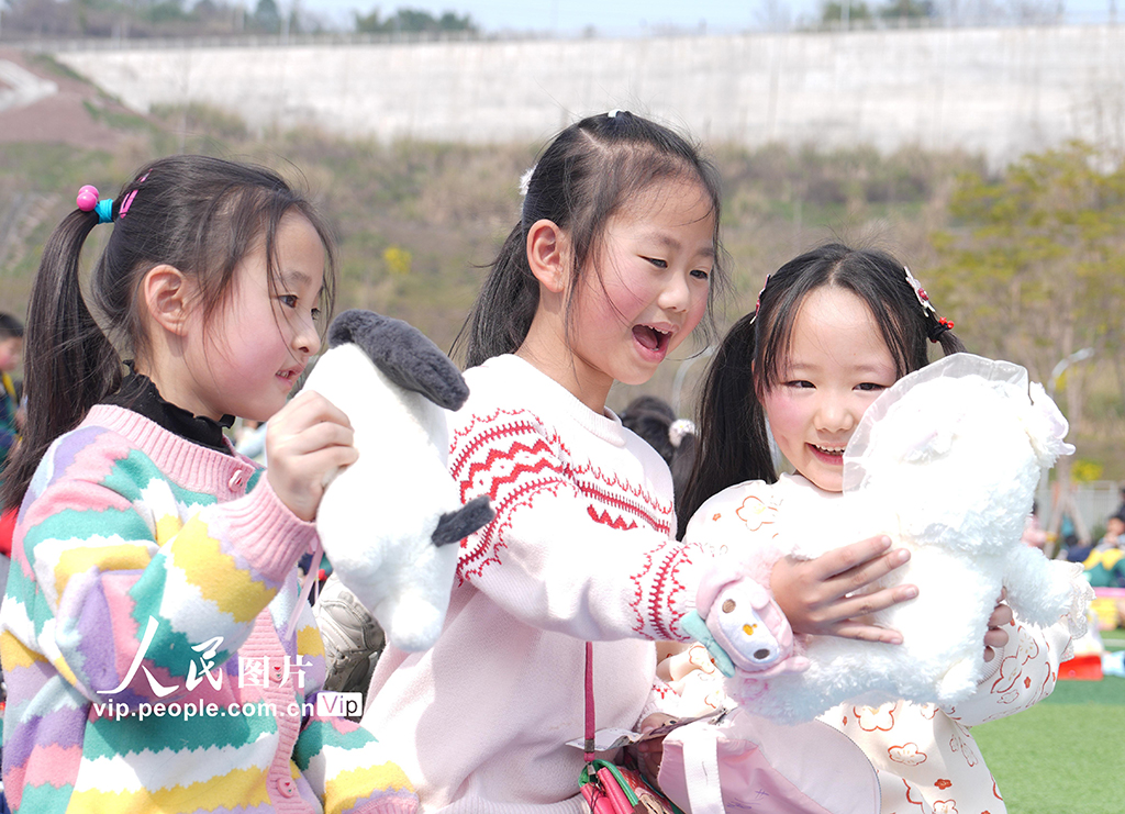 重慶：歡樂購物節 童趣滿校園【3】