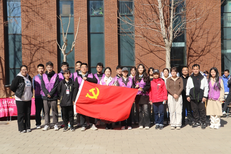 北京化工大學舉行“鋒行校園暖人心 青春奉獻零距離”雷鋒月主題活動。北京化工大學供圖