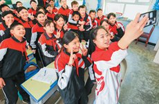 青春力量点亮边疆教育“烛火”