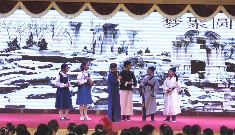 北京市第十八中学时光学校举办庆六一文艺展演。校方供图