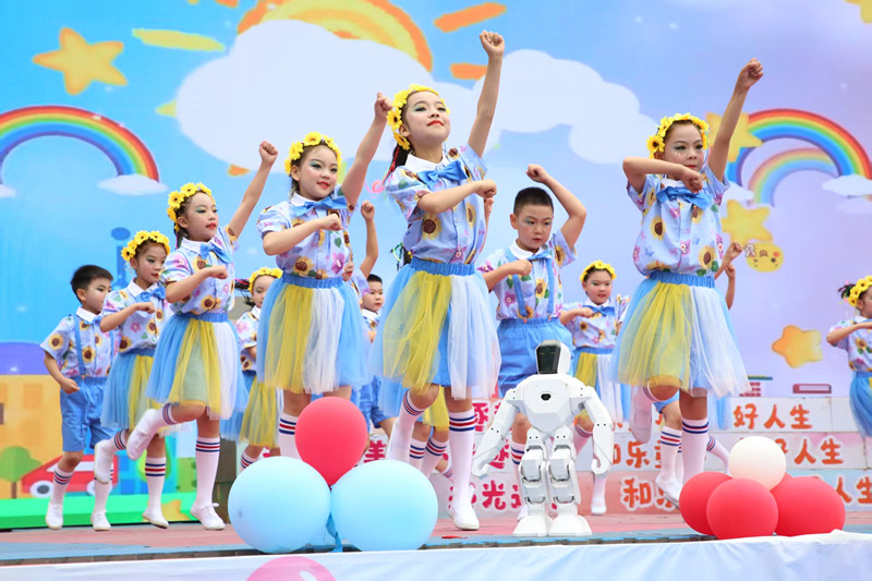 湖北省十堰市五堰小學舉辦“五育花開 童心向黨”慶六一文藝匯演。校方供圖
