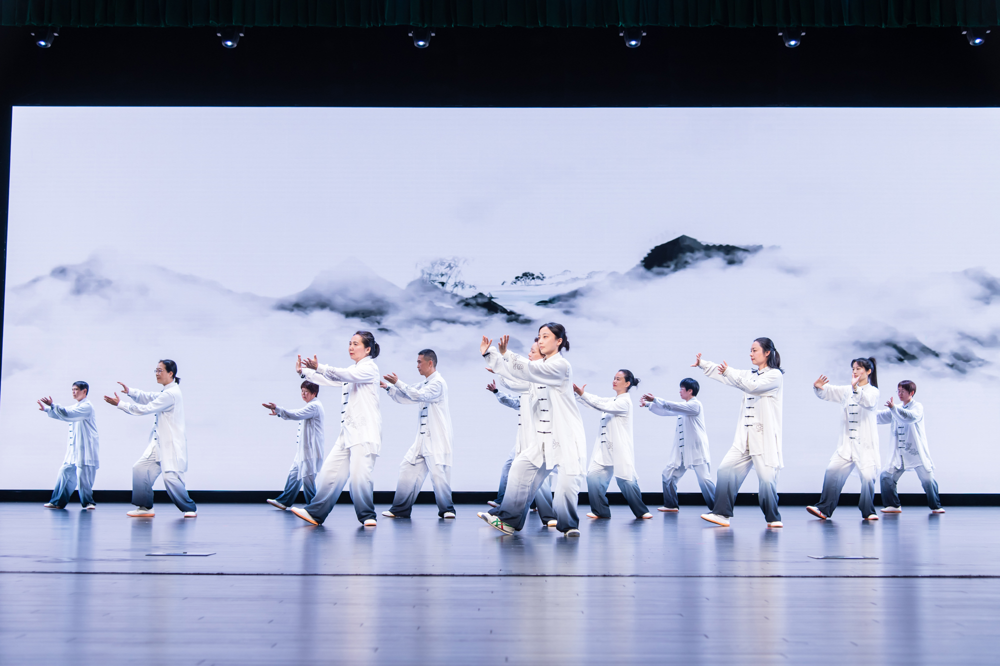 圖為職工夜校太極班學員匯演。常州市總工會供圖