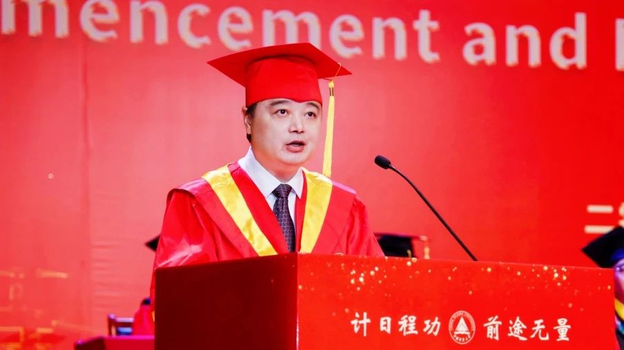 中國計量大學黨委書記徐江榮。校方供圖