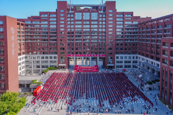 中国人民大学2025年毕业典礼现场。学校供图