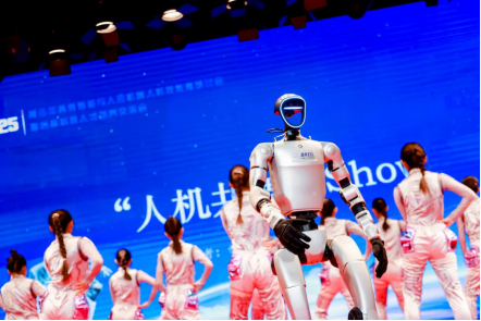 “人机共舞”秀。主办方供图