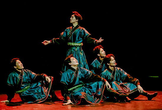 北京高校港澳台青年以文艺汇演传承抗战精神