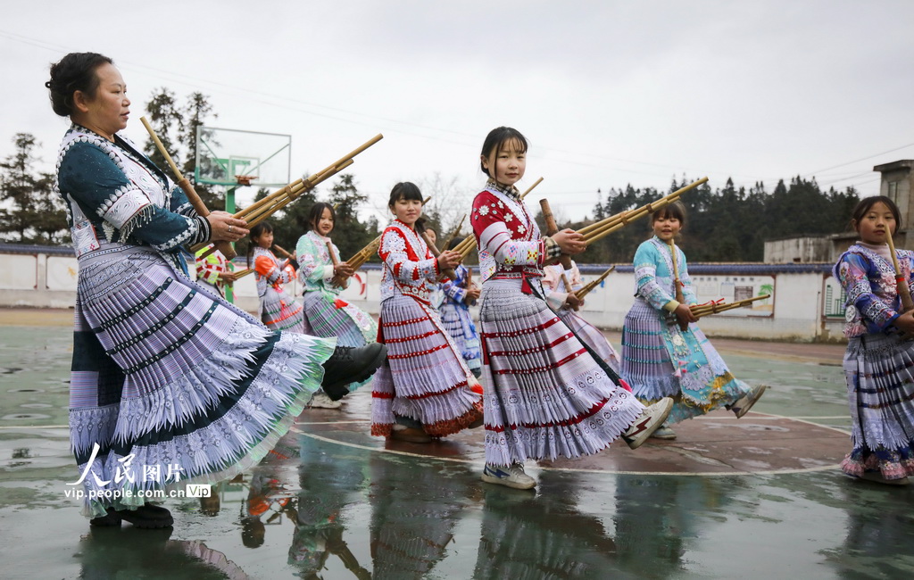 貴州黔西：苗族蘆笙舞進校園【2】