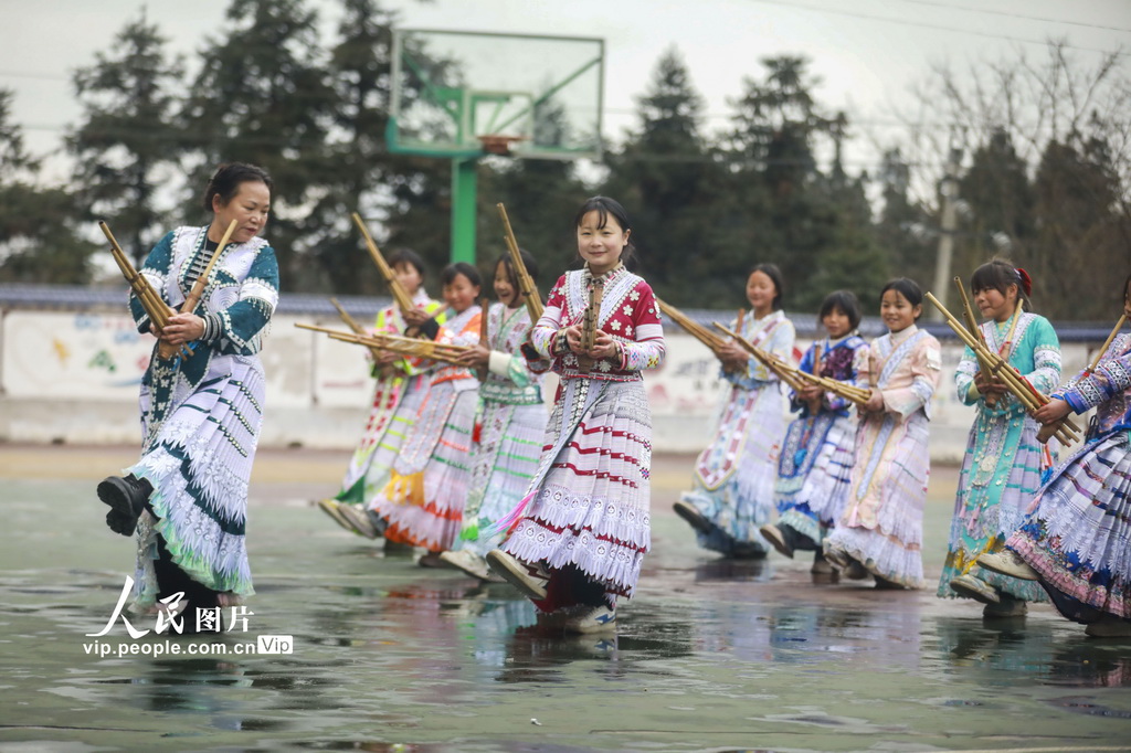 贵州黔西：苗族芦笙舞进校园
