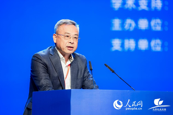 廈門大學黨委常委、副校長李智勇出席論壇並發言